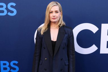 The Neighborhood 'dan Beth Behrs, CBSFEST 2025-2026: Paramount Stüdyoları' nda 7 Mayıs 2025 'te, ABD' nin Los Angeles, Kaliforniya 'da düzenlenen duyuru programına ulaştı..     