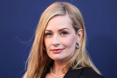 The Neighborhood 'dan Beth Behrs, CBSFEST 2025-2026: Paramount Stüdyoları' nda 7 Mayıs 2025 'te, ABD' nin Los Angeles, Kaliforniya 'da düzenlenen duyuru programına ulaştı..     