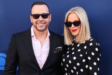 Boston Blue 'dan Donnie Wahlberg ve eşi Jenny McCarthy, CBSFEST 2025-2026 yıllarında Paramount Stüdyoları' nda 7 Mayıs 2025 'te ABD' nin Los Angeles kentinde düzenlenen duyuruya geldiler..            