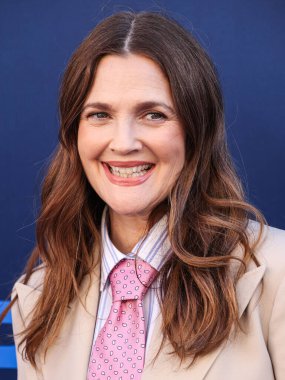 Hollywood Squares 'den Drew Barrymore, CBSFEST 2025-2026: Paramount Stüdyoları' nda 7 Mayıs 2025 'te ABD' nin Kaliforniya eyaletinin Los Angeles şehrinde düzenlenen duyuru programına ulaştı..     