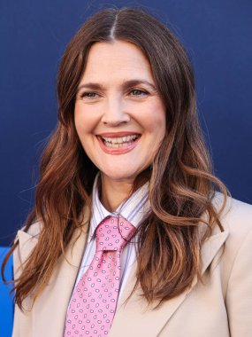 Hollywood Squares 'den Drew Barrymore, CBSFEST 2025-2026: Paramount Stüdyoları' nda 7 Mayıs 2025 'te ABD' nin Kaliforniya eyaletinin Los Angeles şehrinde düzenlenen duyuru programına ulaştı..     