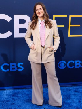 Hollywood Squares 'den Drew Barrymore, CBSFEST 2025-2026: Paramount Stüdyoları' nda 7 Mayıs 2025 'te ABD' nin Kaliforniya eyaletinin Los Angeles şehrinde düzenlenen duyuru programına ulaştı..     