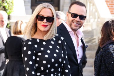 Boston Blue 'dan Jenny McCarthy ve kocası Donnie Wahlberg, CBSFEST 2025-2026: Paramount Stüdyoları' nda 7 Mayıs 2025 'te ABD' nin Kaliforniya eyaletinin Los Angeles şehrinde düzenlenen duyuru programına geldiler..