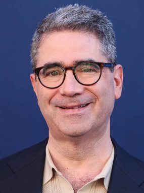 Elsbeth 'ten Jonathan Tolins, CBSFEST 2025-2026 yıllarında Paramount Stüdyoları' nda 7 Mayıs 2025 'te ABD' nin Kaliforniya eyaletinin Los Angeles şehrinde gerçekleştirilen duyuruya geldi.. 