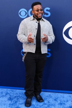 Mahalleden Marcel Spears, CBSFEST 2025-2026 yıllarında Paramount Stüdyoları 'nda 7 Mayıs 2025' te Amerika Birleşik Devletleri 'nin Los Angeles, Kaliforniya' da gerçekleştirilen duyuruya geldi.. 