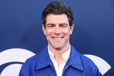The Neighborhood 'dan Max Greenfield, CBSFEST 2025-2026: Paramount Stüdyoları' nda 7 Mayıs 2025 'te, ABD' nin Los Angeles, Kaliforniya 'da düzenlenen duyuru programına ulaştı.. 