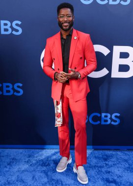 Hollywood Squares 'den Nate Burleson, CBSFEST 2025-2026: Paramount Stüdyoları' nda 7 Mayıs 2025 'te Amerika Birleşik Devletleri' nin Los Angeles, Kaliforniya 'da düzenlenen duyuru programına ulaştı..