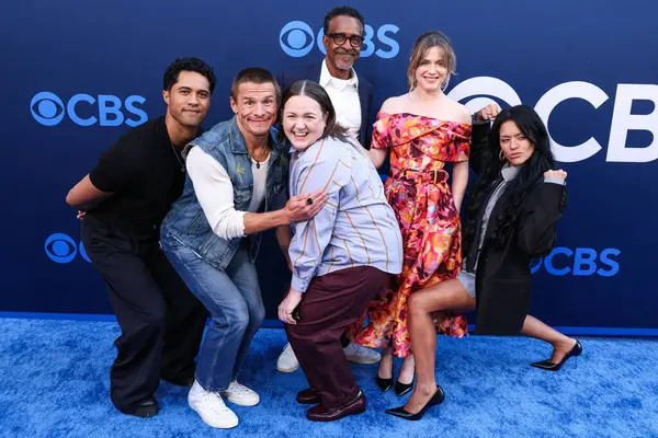 DMV 'den Alex Tarrant, Tim Meadows, Tony Cavalero, Molly Kearney, Harriet Dyer ve Gigi Zumbado, 7 Mayıs 2025' te Paramount Stüdyoları 'nda düzenlenen CBSFEST 2026' ya geldiler.