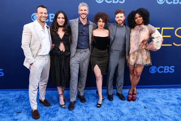 NCIS 'ten Kyle Schmid, Mariel Molino, Austin Stowell, Diany Rodriguez, Caleb Foote ve Tyla Abercrumbie: Kökenler, CBSFEST 2025-2026: Paramount Stüdyoları' nda 7 Mayıs 2025 'te Los Angeles, Kaliforniya, ABD' de düzenlenen duyuru.