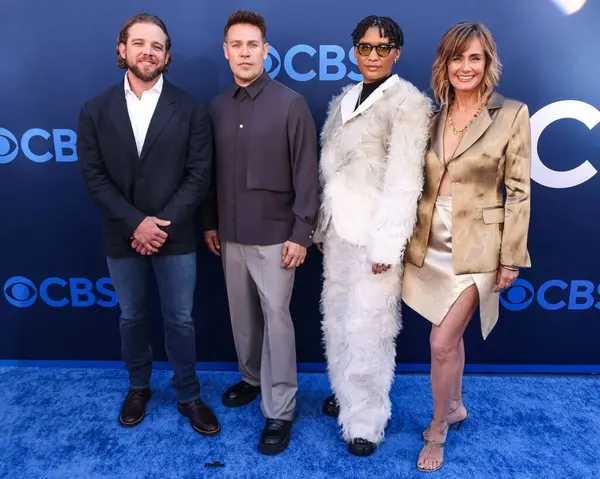 Ateş Ülkesi 'nden Max Thieriot, Kevin Alejandro, Jules Latimer ve Diane Farr, CBSFEST 2025-2026: Paramount Stüdyoları' nda 7 Mayıs 2025 'te ABD' nin Los Angeles şehrinde düzenlenen duyuruya geldiler.. 