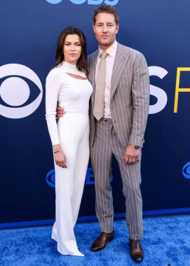 Sofia Pernas ve Tracker 'dan kocası Justin Hartley, CBSFEST 2025-2026: Paramount Stüdyoları' nda 7 Mayıs 2025 'te ABD' nin Kaliforniya eyaletinin Los Angeles kentinde düzenlenen duyuru.