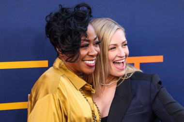 The Neighborhood 'dan Tichina Arnold ve Beth Behrs, CBSFEST 2025-2026: Paramount Stüdyoları' nda 7 Mayıs 2025 'te ABD' nin Los Angeles şehrinde düzenlenen duyuru programına geldiler..
