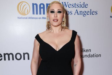 Amerikalı aktris ve büyük beden manken Hayley Hasselhoff, 8 Mayıs 2025 'te Beverly Hills, Los Angeles, ABD' deki Beverly Hills Otel 'de düzenlenen Maybelline tarafından sunulan Ulusal Akıl Hastalıkları Birliği (NAMI) 2025 Akıl Sağlığı Galasına geldi.