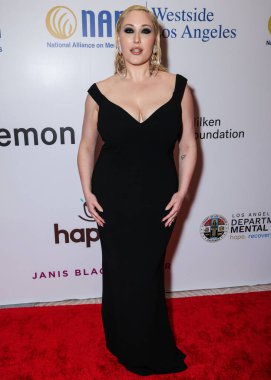 Amerikalı aktris ve büyük beden manken Hayley Hasselhoff, 8 Mayıs 2025 'te Beverly Hills, Los Angeles, ABD' deki Beverly Hills Otel 'de düzenlenen Maybelline tarafından sunulan Ulusal Akıl Hastalıkları Birliği (NAMI) 2025 Akıl Sağlığı Galasına geldi.