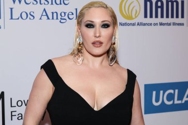Amerikalı aktris ve büyük beden manken Hayley Hasselhoff, 8 Mayıs 2025 'te Beverly Hills, Los Angeles, ABD' deki Beverly Hills Otel 'de düzenlenen Maybelline tarafından sunulan Ulusal Akıl Hastalıkları Birliği (NAMI) 2025 Akıl Sağlığı Galasına geldi.