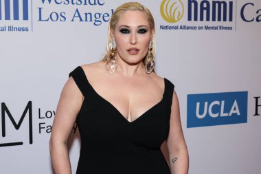 Amerikalı aktris ve büyük beden manken Hayley Hasselhoff, 8 Mayıs 2025 'te Beverly Hills, Los Angeles, ABD' deki Beverly Hills Otel 'de düzenlenen Maybelline tarafından sunulan Ulusal Akıl Hastalıkları Birliği (NAMI) 2025 Akıl Sağlığı Galasına geldi.