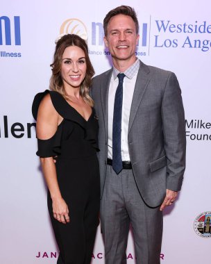 Kelsey Mayfield ve Amerikalı aktör Scott Porter, 8 Mayıs 2025 'te Beverly Hills Hotel' de düzenlenen Ulusal Akıl Hastalıkları Birliği (NAMI) 2025 Akıl Sağlığı Galası 'na geldiler.