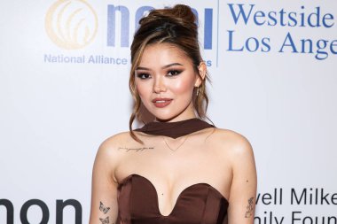 Japon-Amerikan aktris, dansçı ve şarkıcı Lisa Yamada, 8 Mayıs 2025 'te Beverly Hills, Los Angeles' ta düzenlenen Ulusal Akıl Hastalıkları Birliği (NAMI) Akıl Sağlığı Galasına katıldı.     