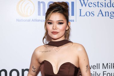 Japon-Amerikan aktris, dansçı ve şarkıcı Lisa Yamada, 8 Mayıs 2025 'te Beverly Hills, Los Angeles' ta düzenlenen Ulusal Akıl Hastalıkları Birliği (NAMI) Akıl Sağlığı Galasına katıldı.     