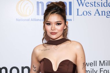 Japon-Amerikan aktris, dansçı ve şarkıcı Lisa Yamada, 8 Mayıs 2025 'te Beverly Hills, Los Angeles' ta düzenlenen Ulusal Akıl Hastalıkları Birliği (NAMI) Akıl Sağlığı Galasına katıldı.     