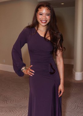 Amerikalı aktris Storm Reid, 8 Mayıs 2025 'te Beverly Hills Hotel' de düzenlenen Maybelline tarafından sunulan Ulusal Akıl Hastalıkları Birliği (NAMI) 2025 Akıl Sağlığı Galasına geldi..     