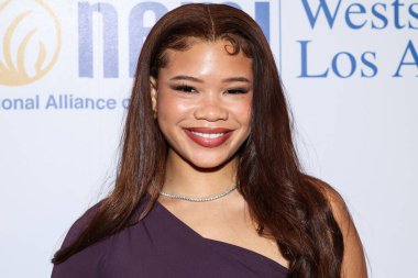 Amerikalı aktris Storm Reid, 8 Mayıs 2025 'te Beverly Hills Hotel' de düzenlenen Maybelline tarafından sunulan Ulusal Akıl Hastalıkları Birliği (NAMI) 2025 Akıl Sağlığı Galasına geldi..     