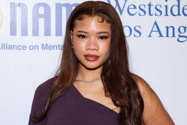 Amerikalı aktris Storm Reid, 8 Mayıs 2025 'te Beverly Hills Hotel' de düzenlenen Maybelline tarafından sunulan Ulusal Akıl Hastalıkları Birliği (NAMI) 2025 Akıl Sağlığı Galasına geldi..     