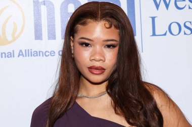 Amerikalı aktris Storm Reid, 8 Mayıs 2025 'te Beverly Hills Hotel' de düzenlenen Maybelline tarafından sunulan Ulusal Akıl Hastalıkları Birliği (NAMI) 2025 Akıl Sağlığı Galasına geldi..     