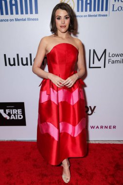 Amerikalı hemşire ve Taylor Lautner 'ın eşi Tay Lautner (Taylor Dome Lautner), Maybelline tarafından sunulan Ulusal Akıl Hastalıkları Birliği (NAMI) 2025 Akıl Sağlığı Galasına 8 Mayıs 2025 tarihinde ABD' nin Los Angeles kentinde geldi.. 