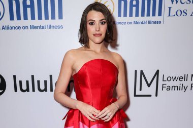 Amerikalı hemşire ve Taylor Lautner 'ın eşi Tay Lautner (Taylor Dome Lautner), Maybelline tarafından sunulan Ulusal Akıl Hastalıkları Birliği (NAMI) 2025 Akıl Sağlığı Galasına 8 Mayıs 2025 tarihinde ABD' nin Los Angeles kentinde geldi.. 