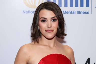 Amerikalı hemşire ve Taylor Lautner 'ın eşi Tay Lautner (Taylor Dome Lautner), Maybelline tarafından sunulan Ulusal Akıl Hastalıkları Birliği (NAMI) 2025 Akıl Sağlığı Galasına 8 Mayıs 2025 tarihinde ABD' nin Los Angeles kentinde geldi.. 