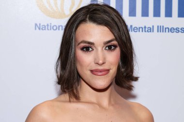 Amerikalı hemşire ve Taylor Lautner 'ın eşi Tay Lautner (Taylor Dome Lautner), Maybelline tarafından sunulan Ulusal Akıl Hastalıkları Birliği (NAMI) 2025 Akıl Sağlığı Galasına 8 Mayıs 2025 tarihinde ABD' nin Los Angeles kentinde geldi.. 