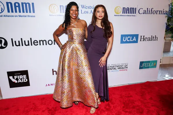 Robyn Simpson Reid ve kızı / Amerikalı aktris Storm Reid, 8 Mayıs 2025 'te Beverly Hills Hotel' de düzenlenen Maybelline tarafından sunulan Ulusal Akıl Hastalıkları Birliği (NAMI) 2025 Akıl Sağlığı Galasına geldiler..
