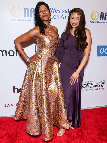Robyn Simpson Reid ve kızı / Amerikalı aktris Storm Reid, 8 Mayıs 2025 'te Beverly Hills Hotel' de düzenlenen Maybelline tarafından sunulan Ulusal Akıl Hastalıkları Birliği (NAMI) 2025 Akıl Sağlığı Galasına geldiler..