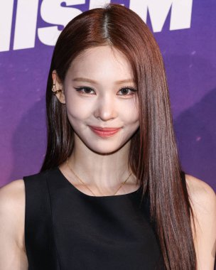 Çinli kız grubu A2O MAY 'den Çinli şarkıcı Chenyu (Zhu Chenyu) 10 Mayıs 2025' te Huntington City Beach, Orange County, California, ABD 'de düzenlenen Fiji Airways tarafından sunulan iHeartRadio 102.7 KIIS FM Wango 2025' e ulaştı.