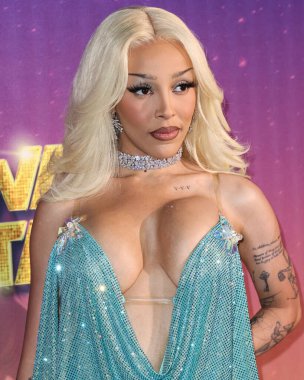 Amerikalı rapçi ve şarkıcı Doja Cat (Amala Ratna Zandile Dlamini) 10 Mayıs 2025 tarihinde Huntington City Beach, Orange County, California, ABD 'de düzenlenen Fiji Airways tarafından sunulan iHeartRadio 102.7 KIIS FM Wango 2025' e ulaştı..