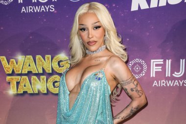 Amerikalı rapçi ve şarkıcı Doja Cat (Amala Ratna Zandile Dlamini) 10 Mayıs 2025 tarihinde Huntington City Beach, Orange County, California, ABD 'de düzenlenen Fiji Airways tarafından sunulan iHeartRadio 102.7 KIIS FM Wango 2025' e ulaştı..