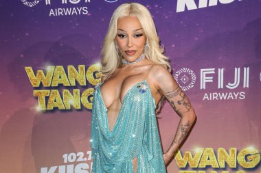 Amerikalı rapçi ve şarkıcı Doja Cat (Amala Ratna Zandile Dlamini) 10 Mayıs 2025 tarihinde Huntington City Beach, Orange County, California, ABD 'de düzenlenen Fiji Airways tarafından sunulan iHeartRadio 102.7 KIIS FM Wango 2025' e ulaştı..