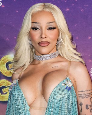 Amerikalı rapçi ve şarkıcı Doja Cat (Amala Ratna Zandile Dlamini) 10 Mayıs 2025 tarihinde Huntington City Beach, Orange County, California, ABD 'de düzenlenen Fiji Airways tarafından sunulan iHeartRadio 102.7 KIIS FM Wango 2025' e ulaştı..