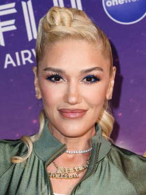 Amerikalı şarkıcı, söz yazarı, moda tasarımcısı, yapımcı Gwen Stefani, 10 Mayıs 2025 'te Huntington Beach, Orange County, California, ABD' de Fiji Airways tarafından sunulan iHeartRadio 102.7 KIIS FM Wango Tango 2025 'e ulaştı..