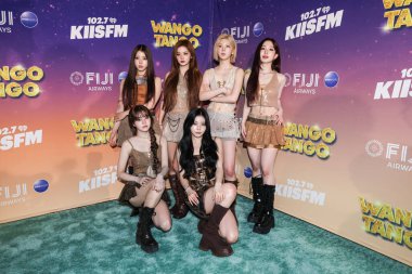 Jiwoo, Lily Jin Park Morrow, Sullyoon, Kyujin (Jang Kyujin), BAE (Bae Jinsol) ve Güney Koreli kız grubu NMIXX 'ten Haewon, Huntington City Beach' te düzenlenen Fiji Havayolları tarafından sunulan iHeartRadio 102.7 KIIS FM Wango 2025 'e geldiler. 