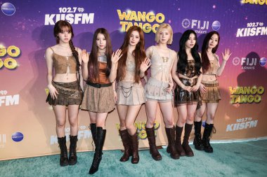 Lily Jin Park Morrow, Jiwoo, Sullyoon, BAE (Bae Jinsol), Güney Koreli kız grubu NMIXX 'ten Kyujin ve Haewon, Fiji Havayolları tarafından 10 Mayıs 2025' te Huntington City Beach 'te düzenlenen iHeartRadio 102.7 KIIS FM Wango Tango 2025' e geldiler. 