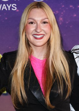 Sorelle 'den Madi Heichel, 10 Mayıs 2025' te Huntington City Beach, Orange County, Kaliforniya, ABD 'de düzenlenen Fiji Airways tarafından sunulan iHeartRadio 102.7 KIIS FM Wango 2025' e ulaştı.. 