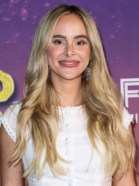 Amerikalı aktris, realite TV yıldızı ve moda blogcusu Amanda Stanton, 10 Mayıs 2025 'te Huntington Beach, Orange County, Kaliforniya' da düzenlenen Fiji Airways tarafından sunulan iHeartRadio 102.7 KIIS FM Wango Tango 2025 'e geldiler.