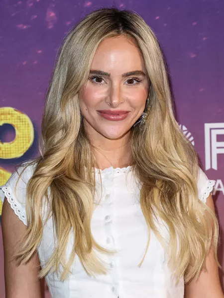 Amerikalı aktris, realite TV yıldızı ve moda blogcusu Amanda Stanton, 10 Mayıs 2025 'te Huntington Beach, Orange County, Kaliforniya' da düzenlenen Fiji Airways tarafından sunulan iHeartRadio 102.7 KIIS FM Wango Tango 2025 'e geldiler.