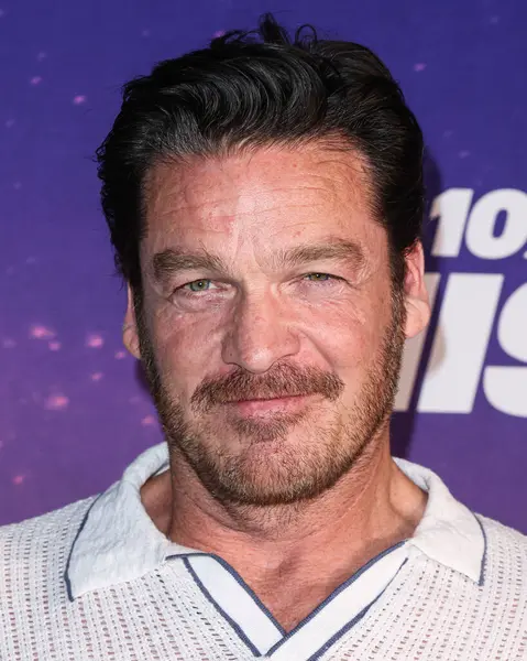 Amerikalı aktör Bart Johnson, Fiji Airways tarafından sunulan 102.7 KIIS FM Wango Tango 2025 tarihli iHeartRadio 'ya 10 Mayıs 2025 tarihinde Huntington City Beach, Orange County, Kaliforniya, ABD' de geldi..