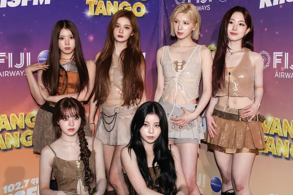 Jiwoo, Lily Jin Park Morrow, Sullyoon, Kyujin (Jang Kyujin), BAE (Bae Jinsol) ve Güney Koreli kız grubu NMIXX 'ten Haewon, Huntington City Beach' te düzenlenen Fiji Havayolları tarafından sunulan iHeartRadio 102.7 KIIS FM Wango 2025 'e geldiler.