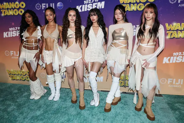 Lara Raj, Manon Bannerman, Daniela Avanzini, Sophia Laforteza, Jeung Yoon-chae ve Amerikalı kız grubu KATSEYE 'den Megan Skiendiel, Fiji Havayolları tarafından Huntington City Beach' te düzenlenen Fiji Havayolları tarafından sunulan iHeartRadio 102.7 KIIS FM FM 2025 'e geldiler. 