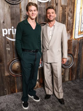 Deacon Phillippe ve Peder Ryan Phillippe, 13 Mayıs 2025 'te Los Angeles' ta bulunan Akademi Sinema Müzesi 'ndeki Ted Mann Tiyatrosu' nda düzenlenen Amazon Prime Video 'nun' Motorheads '1. sezonunun Los Angeles Özel Gösterimi' ne geldiler.
