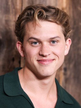 Amerikalı aktör Deacon Phillippe, 13 Mayıs 2025 'te Los Angeles, Kaliforniya' da bulunan Akademi Sinema Müzesi 'ndeki Ted Mann Tiyatrosu' nda düzenlenen Amazon Prime Video 'nun Motorheads' ın 1. sezonunun özel gösterimine geliyor.